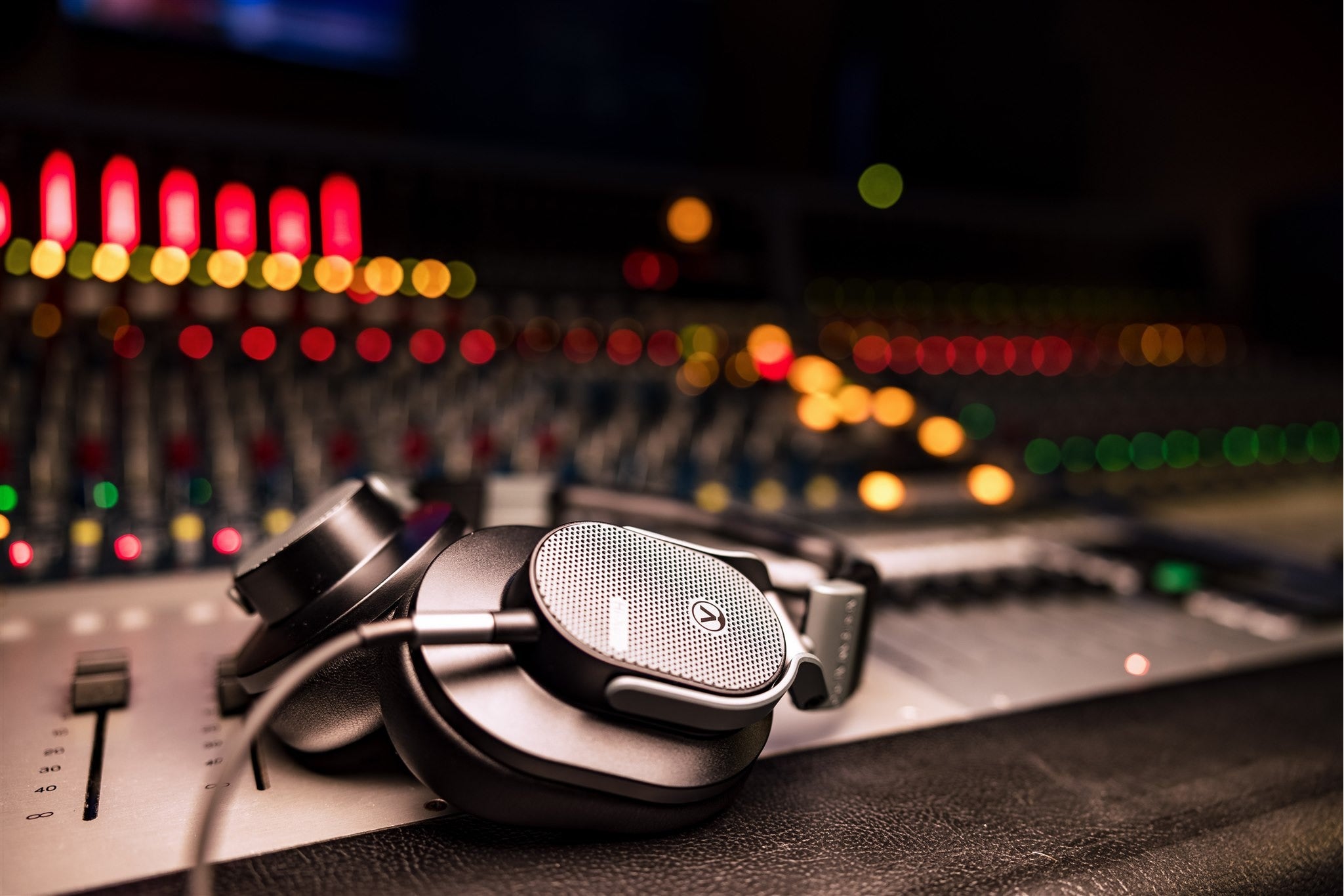 Austrian_Audio_Hi_X65_Headphones_17.jpeg