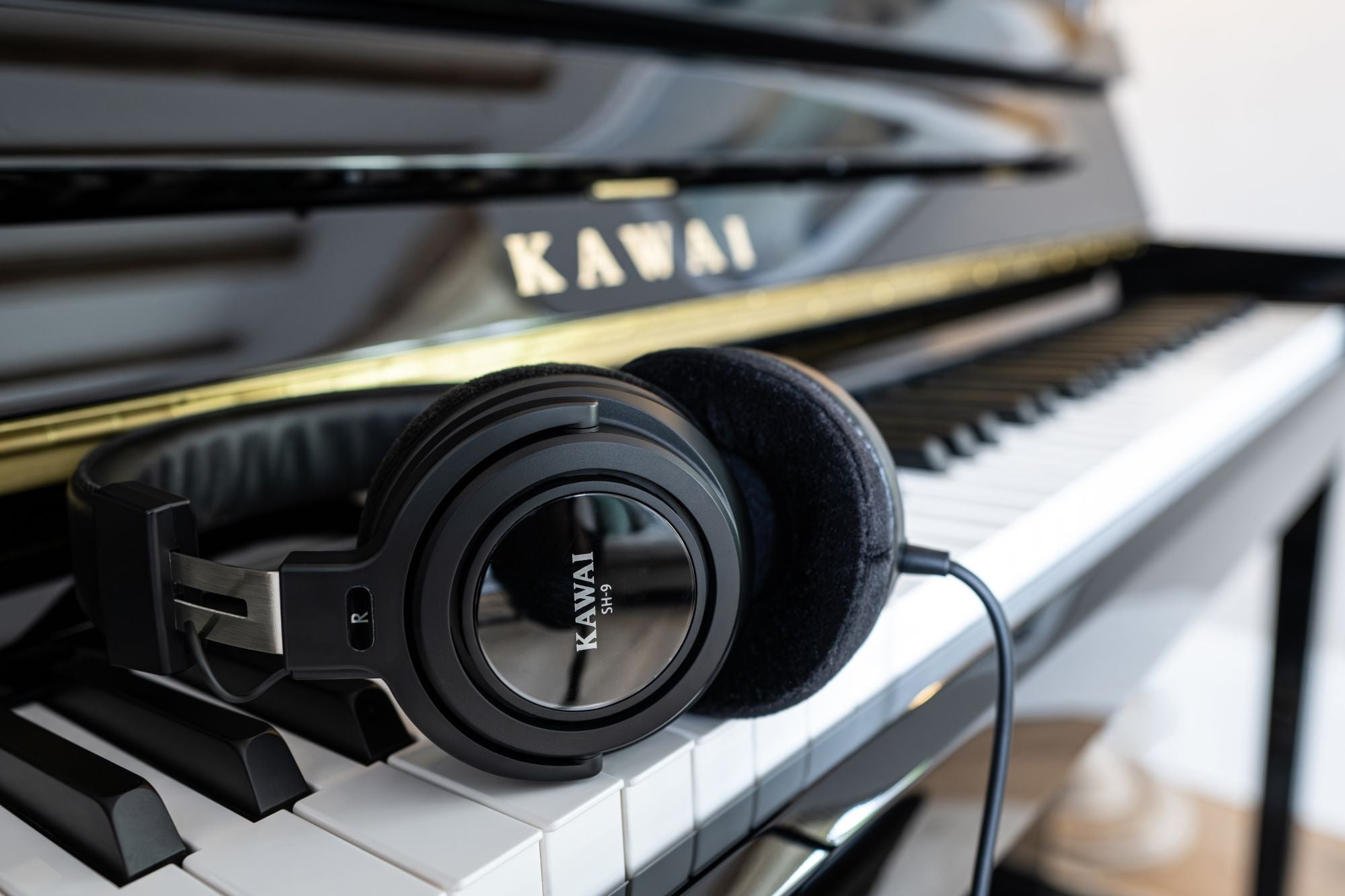 Kawai_K_200_ATX4_Ebony_Polish_3.jpeg