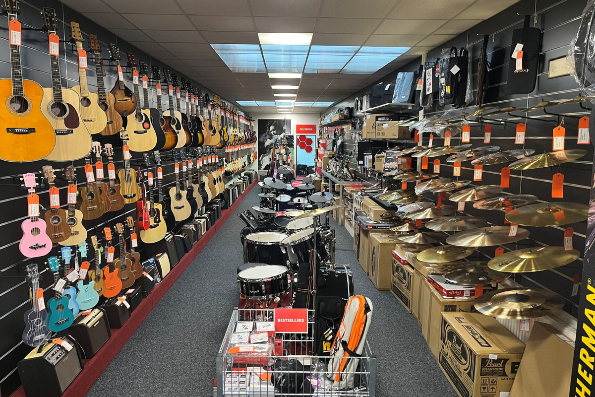 Prodejna Music City Uherské Hradiště - Kytary a bicí