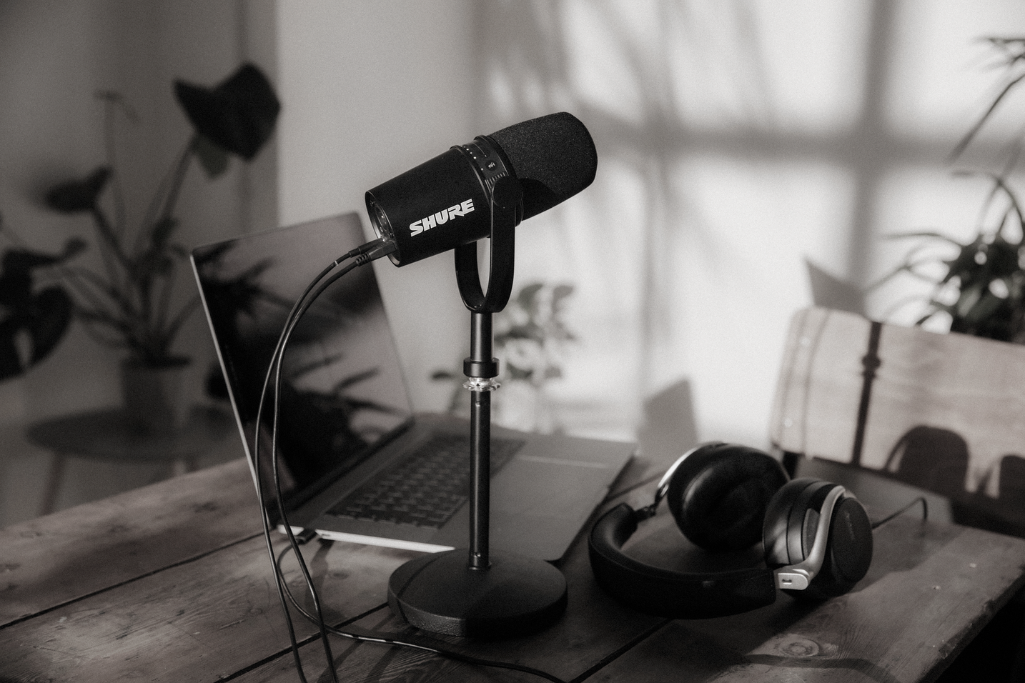 Shure_MV7_K_black_12.png