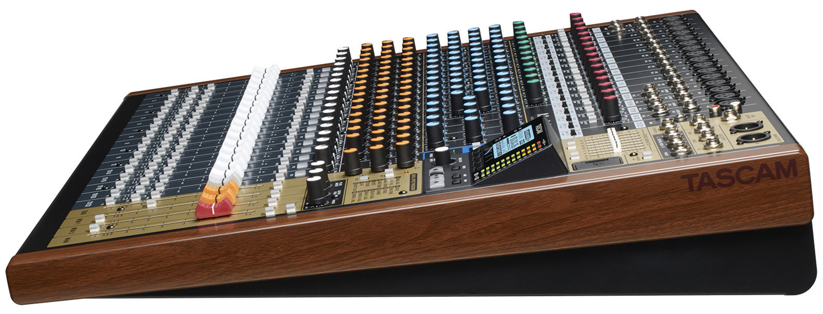 Galerijní obrázek č.5 Mixážní pulty s efektem TASCAM Model 24 B-Stock
