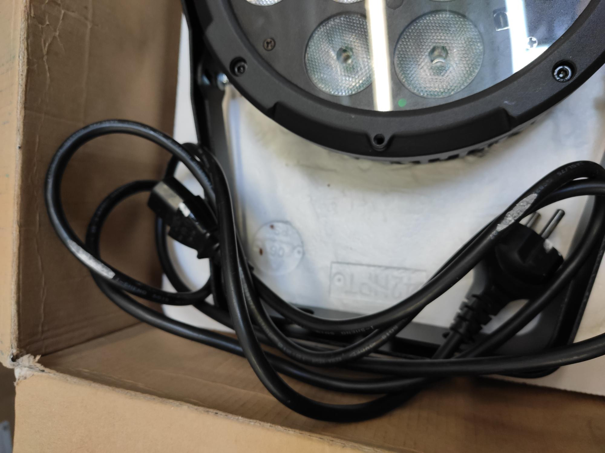 Galerijní obrázek č.4 LED RGBA (RGB+Amber) CHAUVET DJ SlimPAR Pro Q USB A STOCK