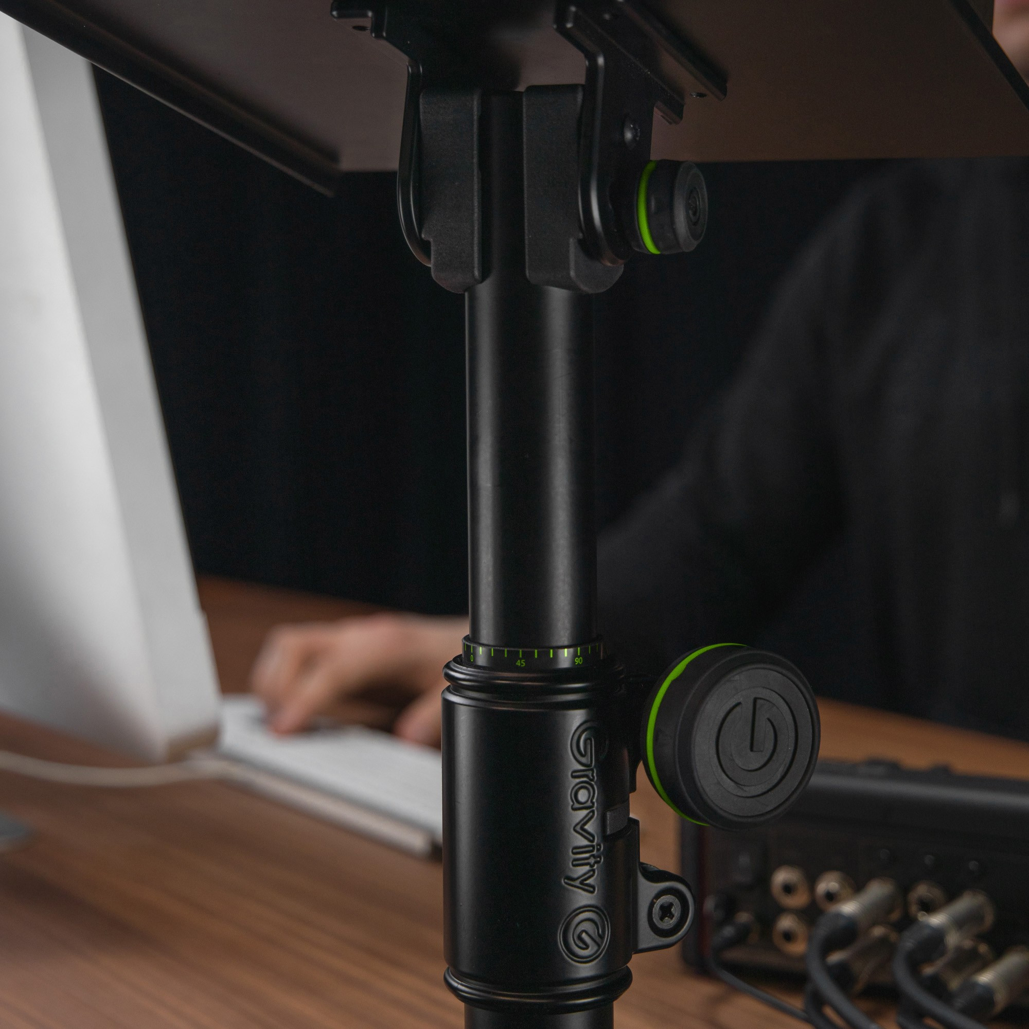 Galerijní obrázek č.13 Stojany a držáky pro studiové monitory GRAVITY SP 3102