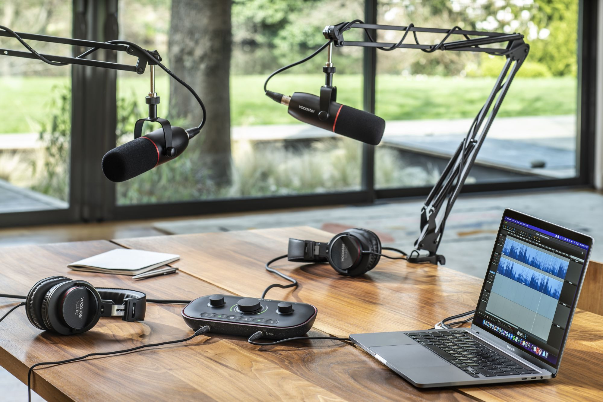 Galerijní obrázek č.11 Mikrofony pro rozhlasové vysílání FOCUSRITE Vocaster Two Studio