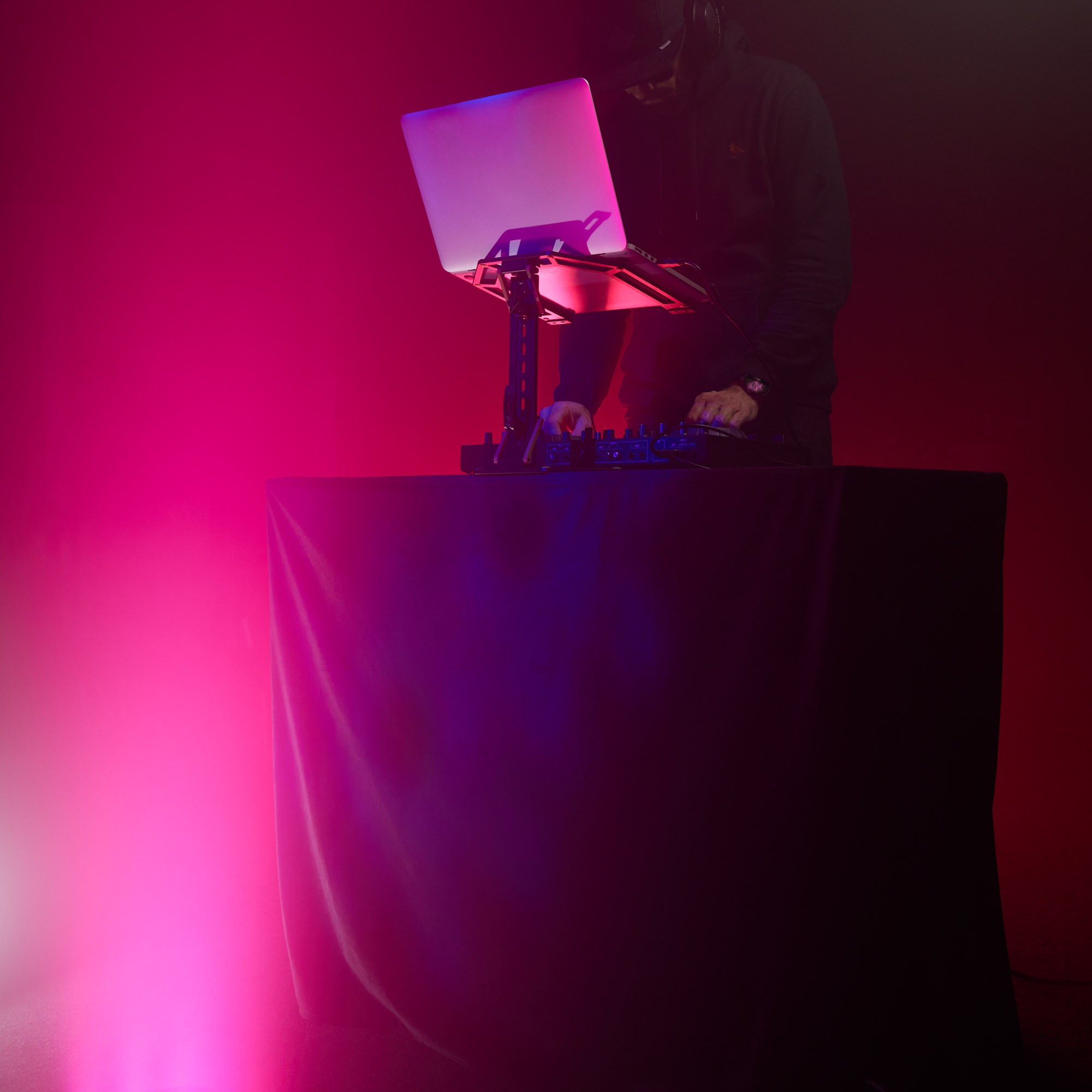 Galerijní obrázek č.6 Stojany pro laptopy, tablety, DJs, apod. GRAVITY BG RD C