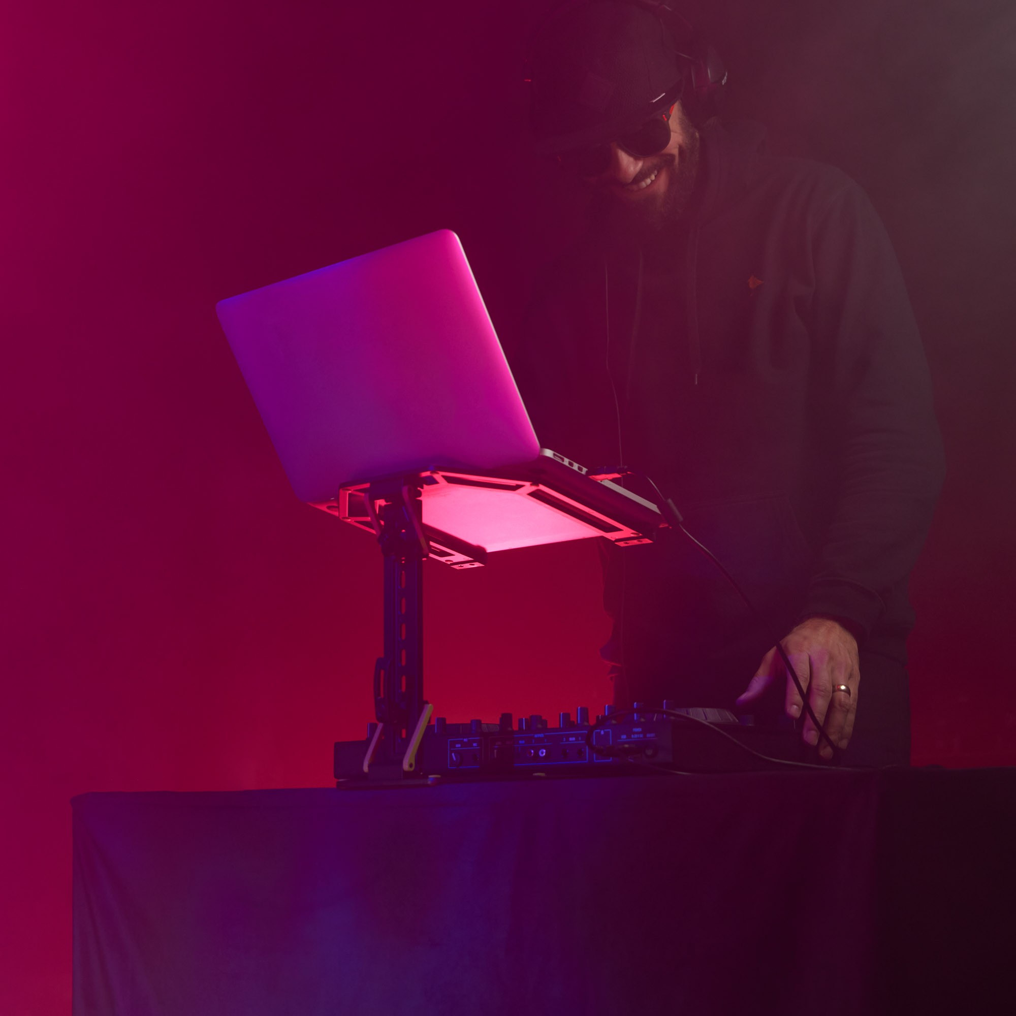 Galerijní obrázek č.11 Stojany pro laptopy, tablety, DJs, apod. GRAVITY BG RD C