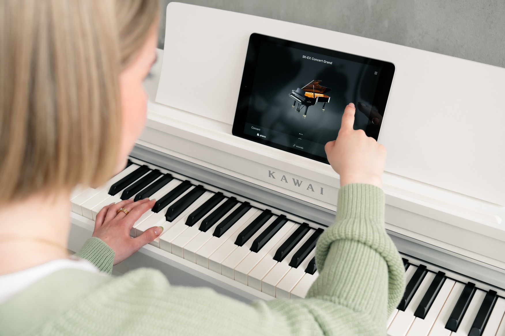 Galerijní obrázek č.12 Klávesy KAWAI CN201W - Premium White Satin