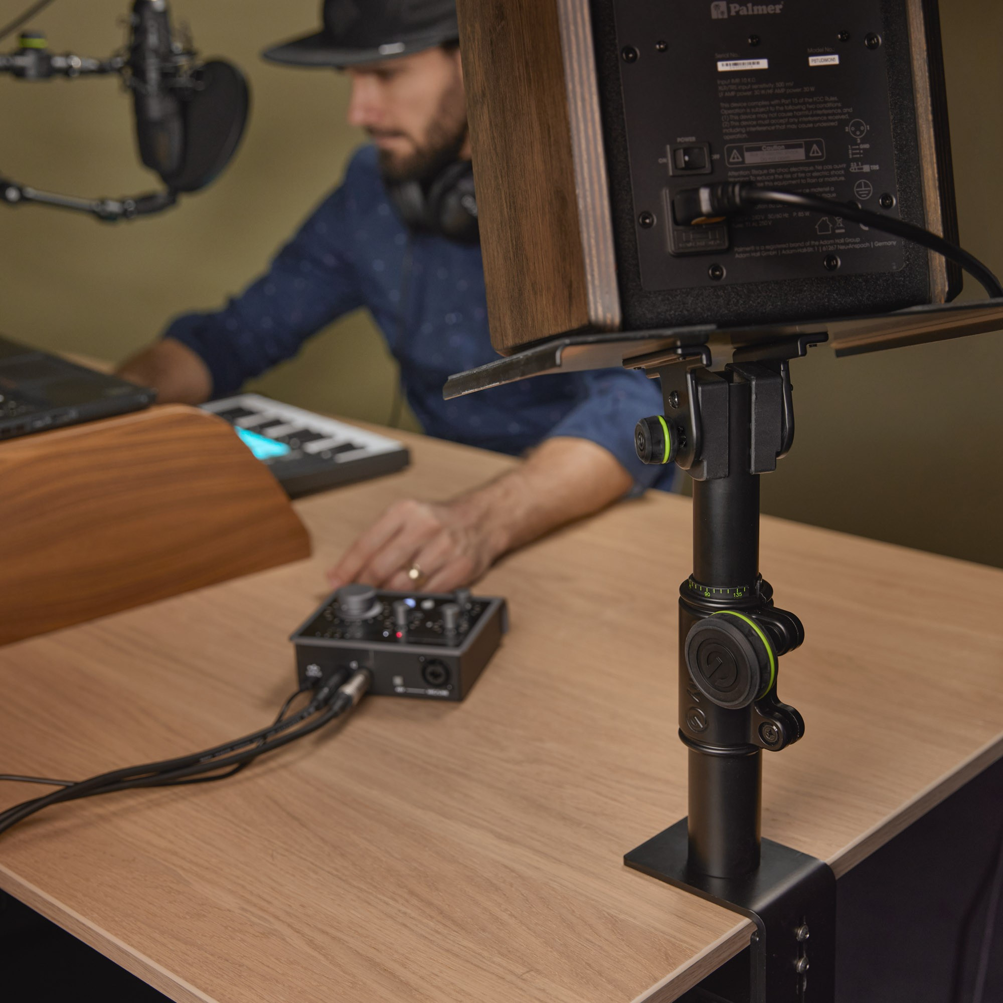 Galerijní obrázek č.16 Stojany a držáky pro studiové monitory GRAVITY SP 3102 TM