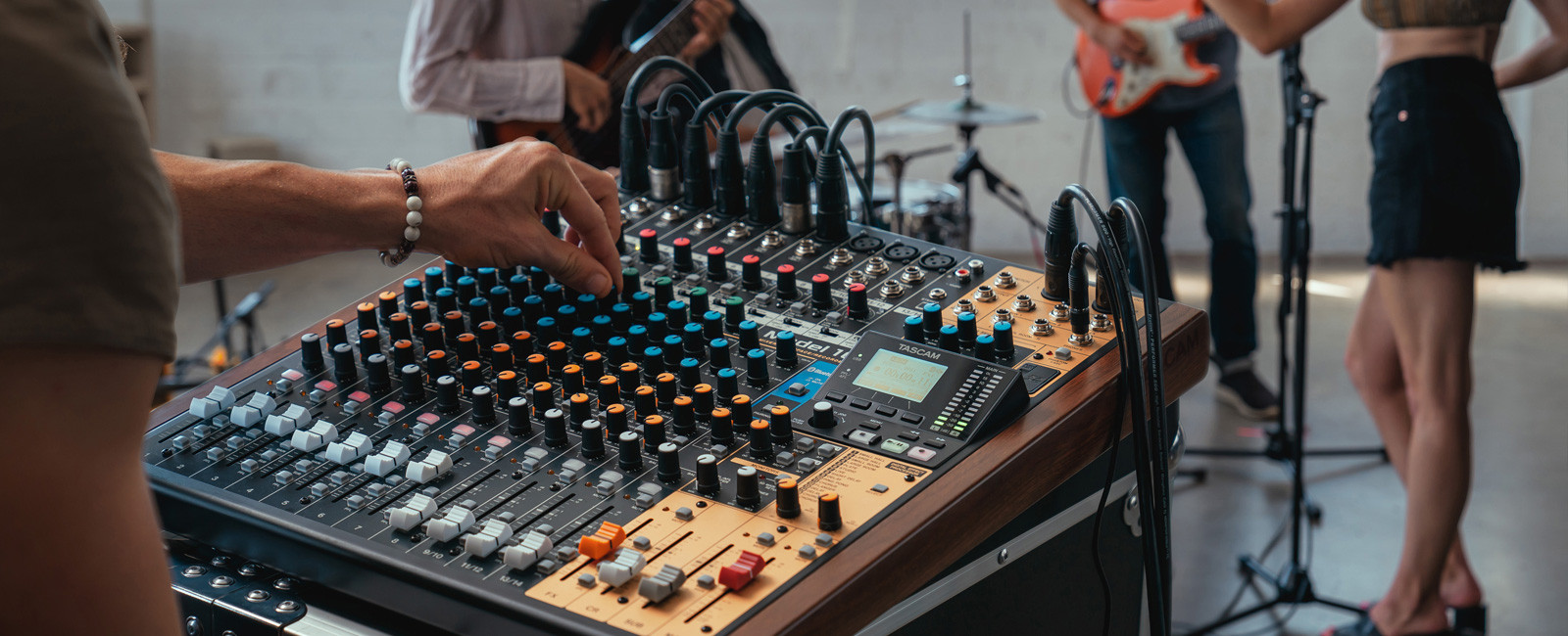 Galerijní obrázek č.11 Mixážní pulty s efektem TASCAM Model 16