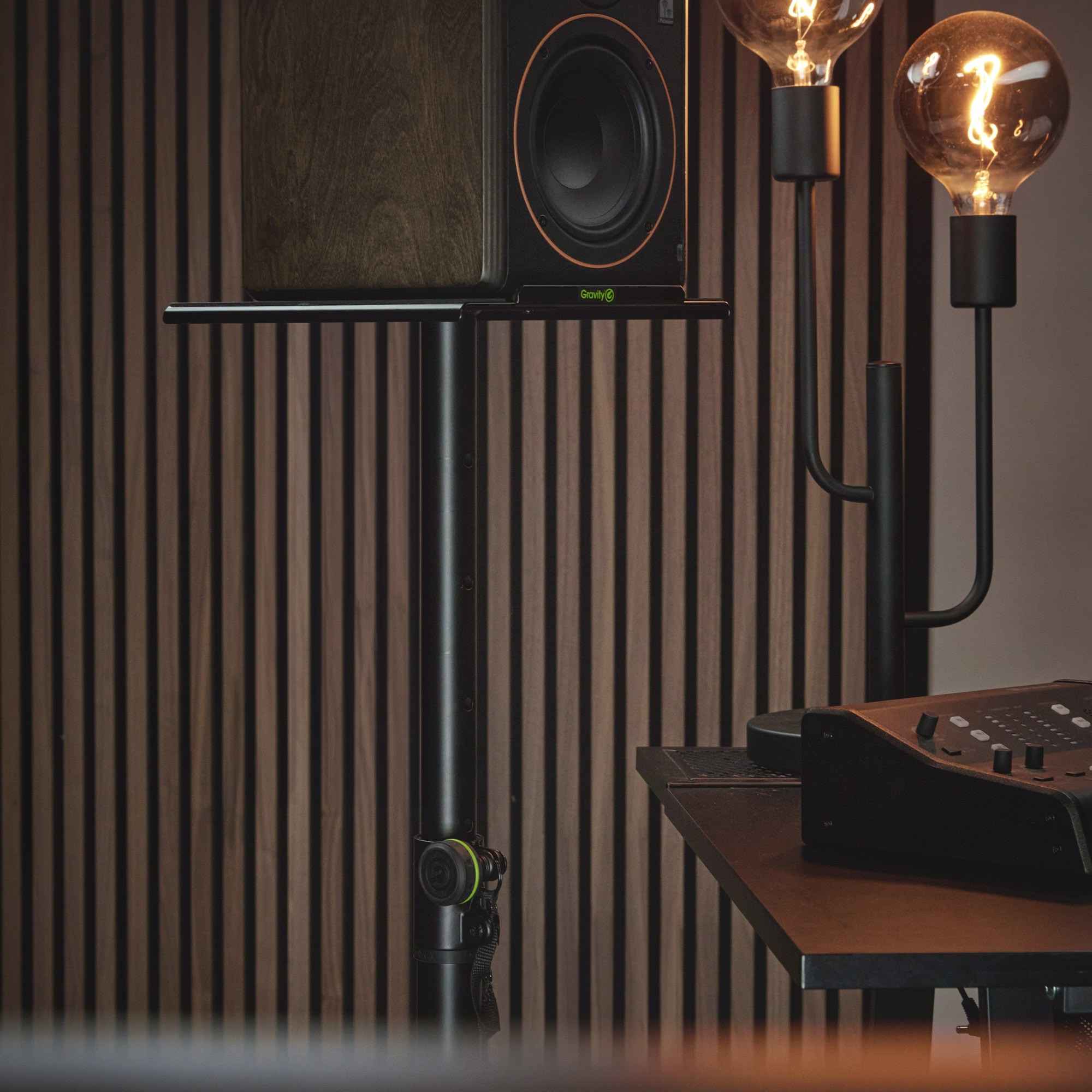 Galerijní obrázek č.14 Stojany a držáky pro studiové monitory GRAVITY SP 3202 LR B