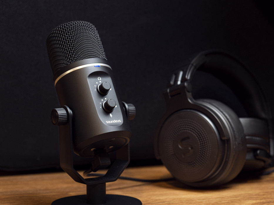 Hlavní obrázek Na uši (s kabelem) SOUNDEUS podcast set