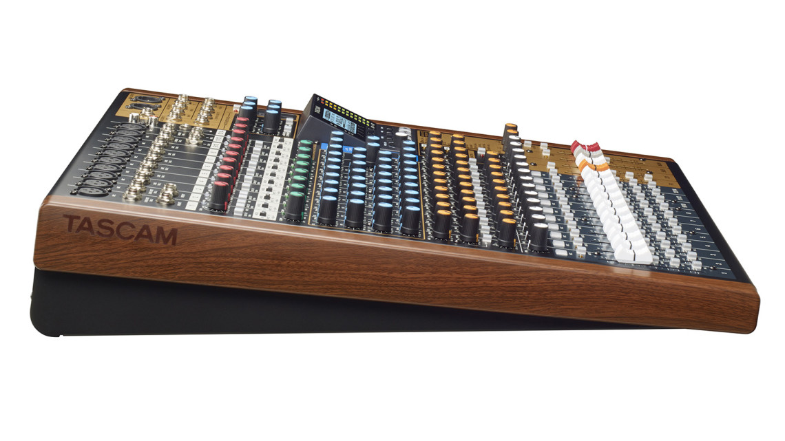 Hlavní obrázek Mixážní pulty s efektem TASCAM Model 16
