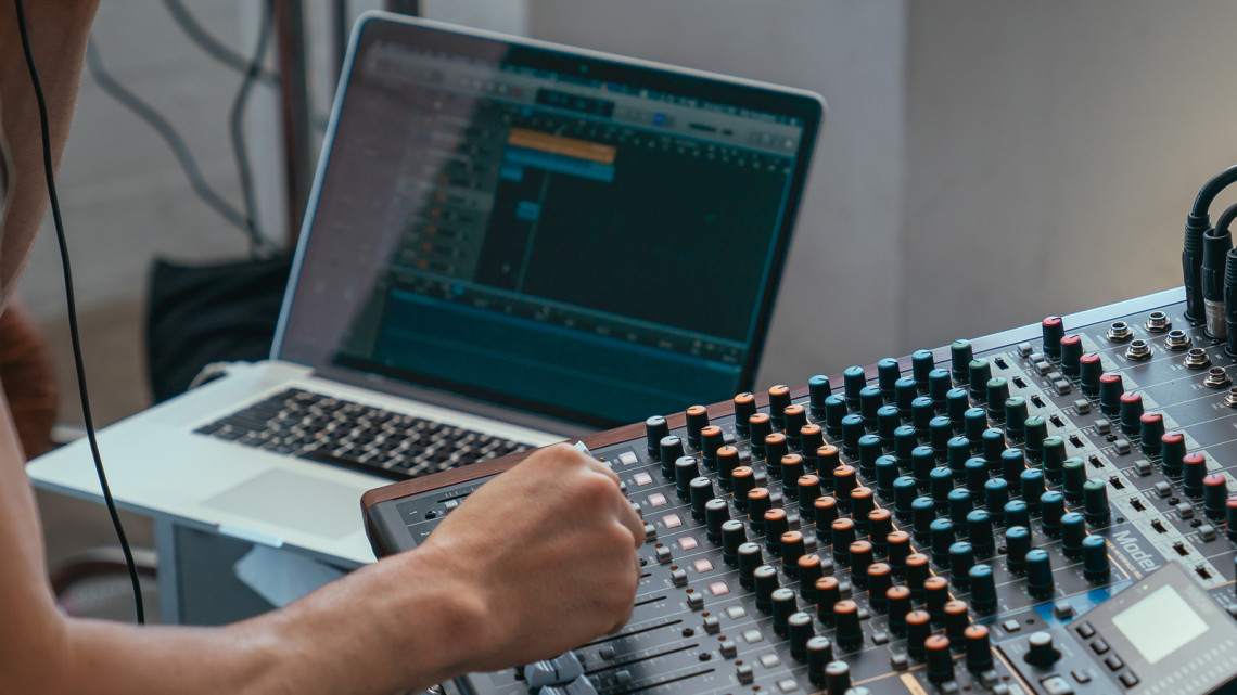 Hlavní obrázek Mixážní pulty s efektem TASCAM Model 16