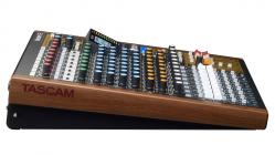 Galerijní obrázek č.6 Mixážní pulty s efektem TASCAM Model 12