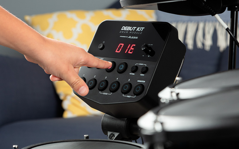 Elektronická sada ALESIS DEBUT KIT Detail modulu k bicí sadě ALESIS DEBUT KIT