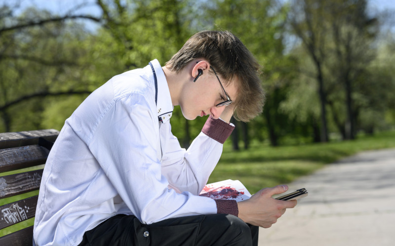 Sluchátka SOUNDEUS PONS 10 Student se sluchátky SOUNDEUS PONS 10