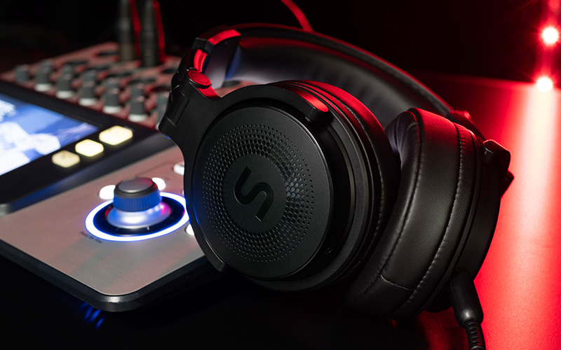 Sluchátka SOUNDEUS FIDELITY 30 Sluchátka SOUNDEUS FIDELITY 30 na DJ pultu