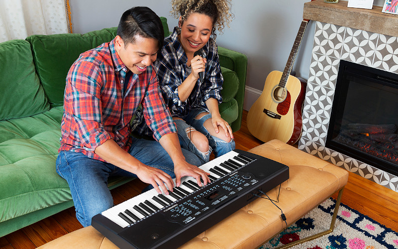 Hra na keyboard ALESIS HARMONY 54