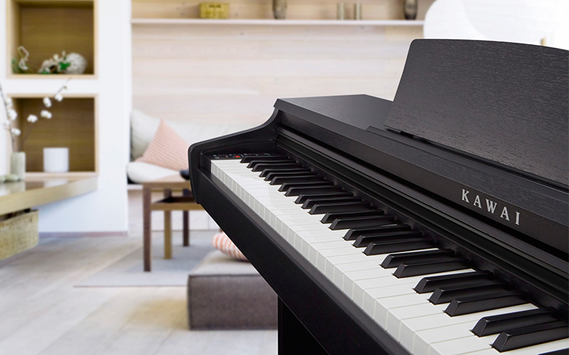 Digitální piano KAWAI KDP120 B Černé piano KAWAI KDP120 v interiéru