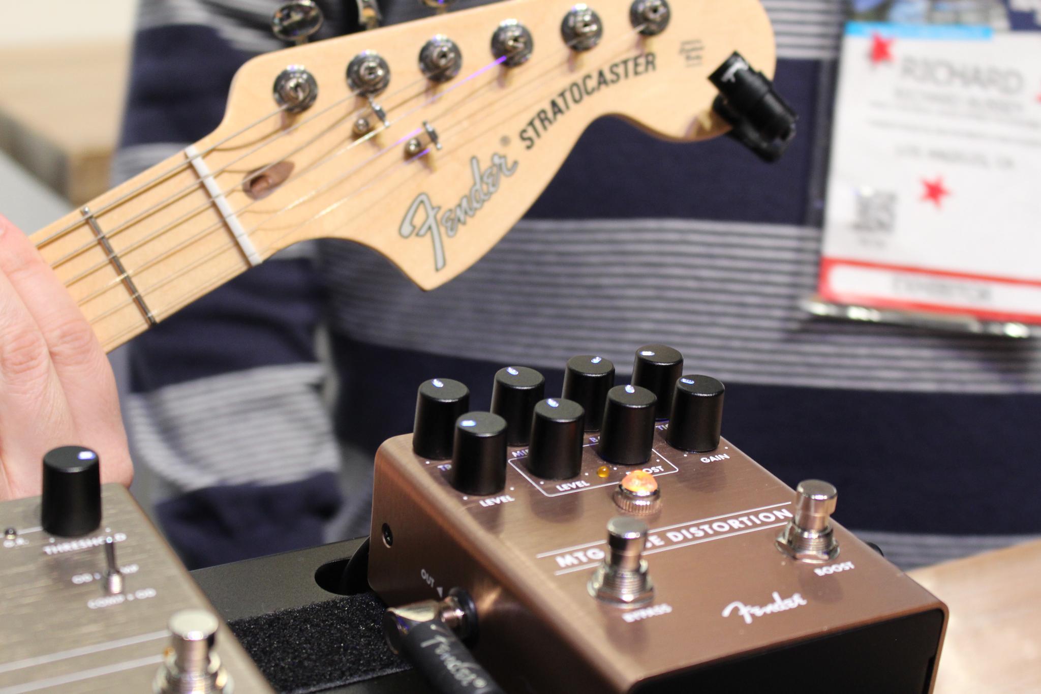 Kytarový pedál Zapojený pedál distortion