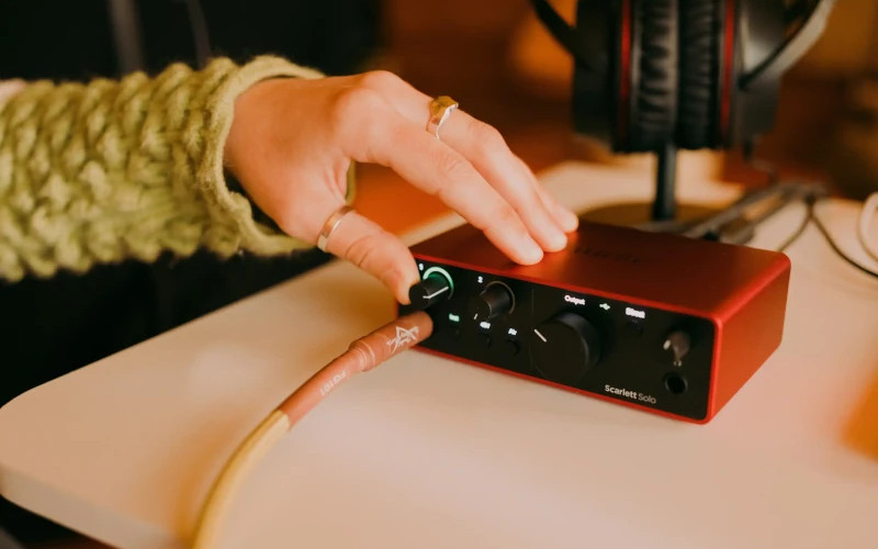 FOCUSRITE SCARLETT SOLO 4TH GEN Focusrite solo zapojení