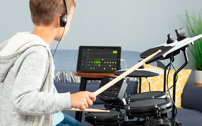 Elektronická sada ALESIS DEBUT KIT ALESIS DEBUT KIT propojeno s tabletem
