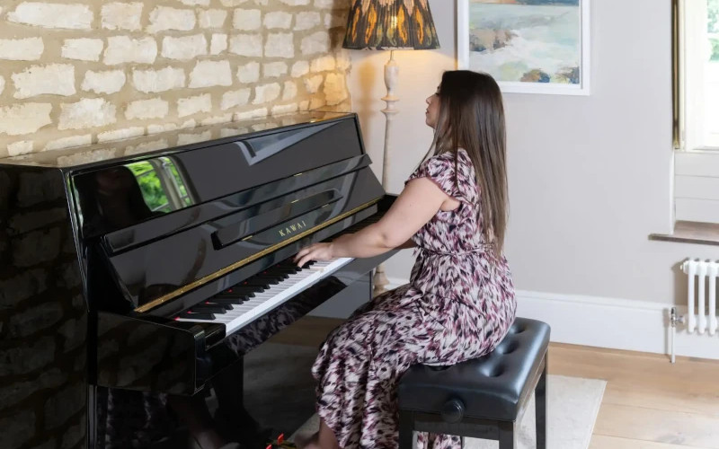 KAWAI K-15 E Piano KAWAI K-15 E v interieru